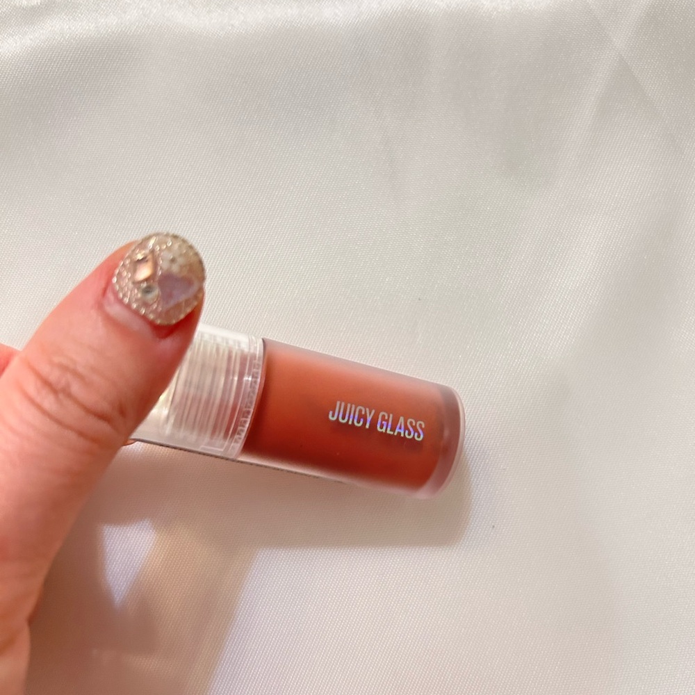 Charlotte Tilbury Highlighter & kaja juicy glass - Picture 9 of 14
